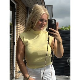 Julia top geel