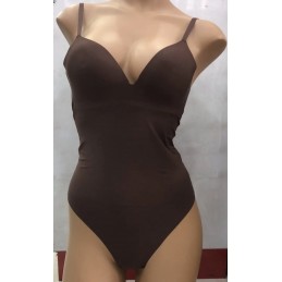 Shaped body bruin